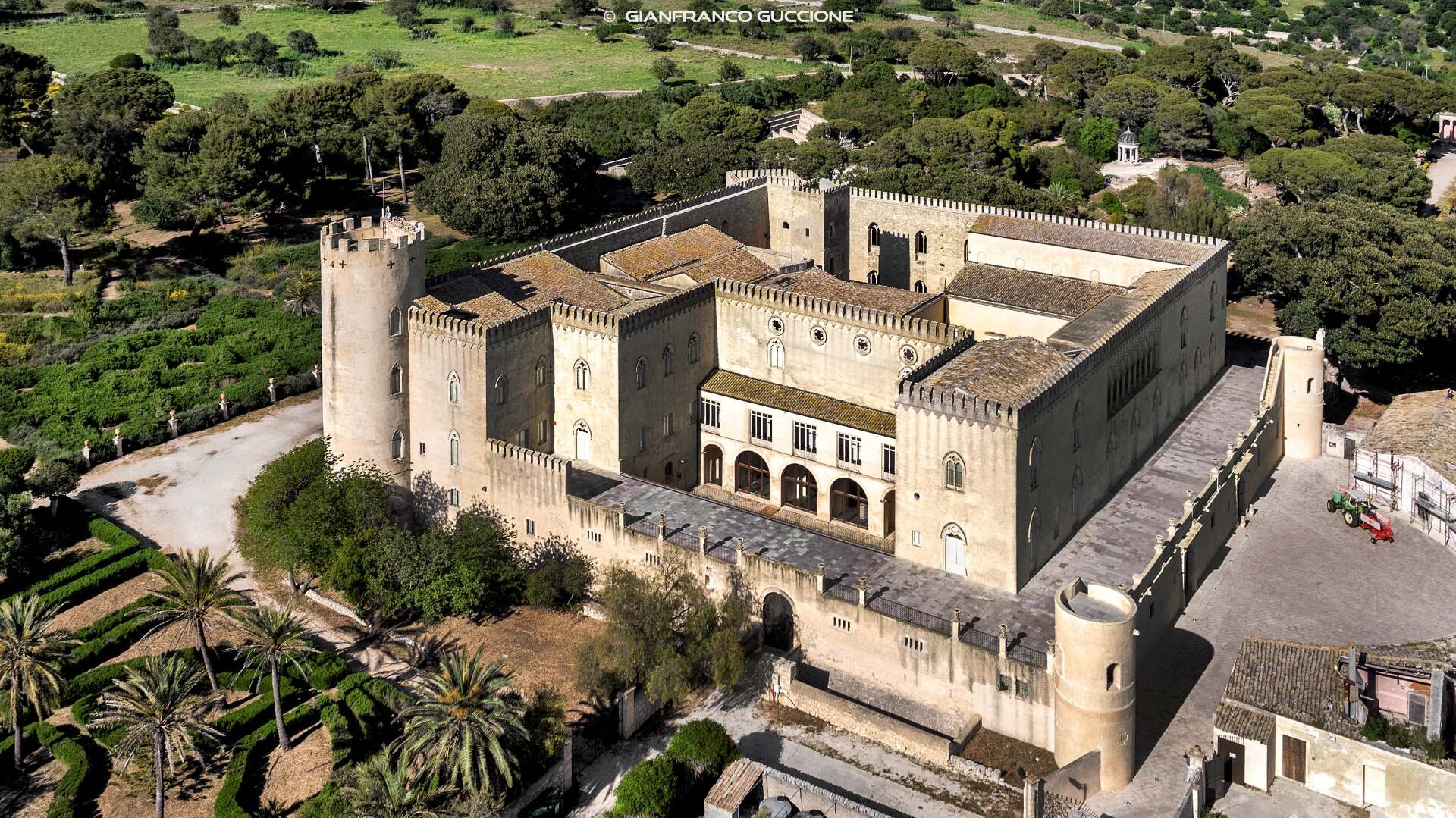 Castello Donnafugata   Lato Sud