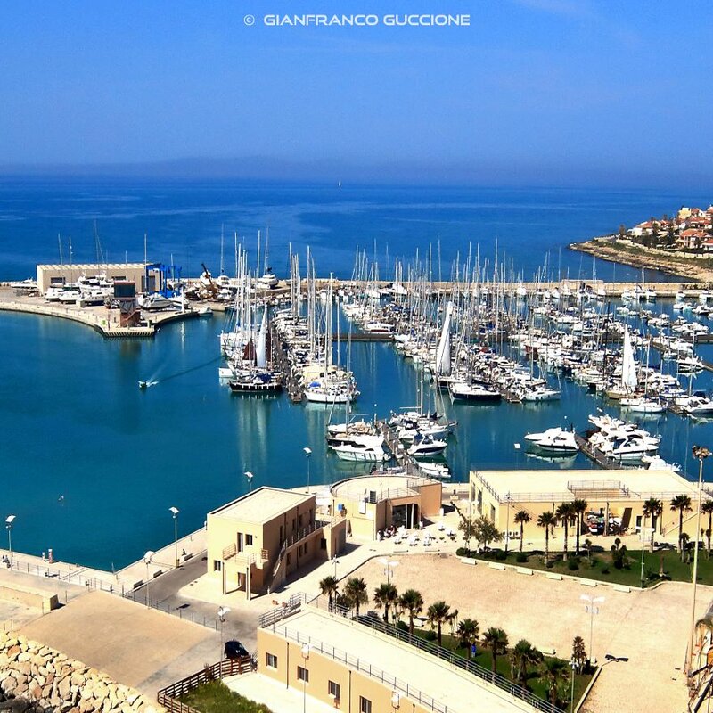 porto turistico di Marina di Ragusa.jpg