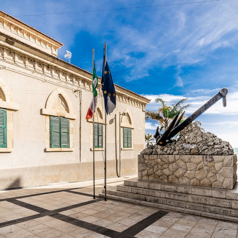 (1920x1080) Marina di Ragusa - Monumento Piazza Duca-1.jpg