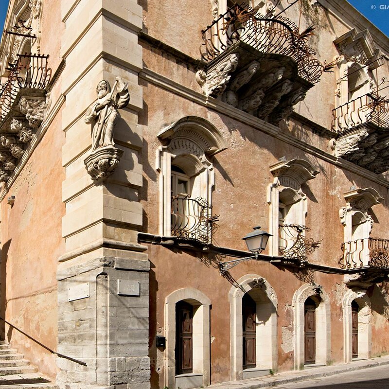 Palazzo Cosentini E Chiesa Dell Itria